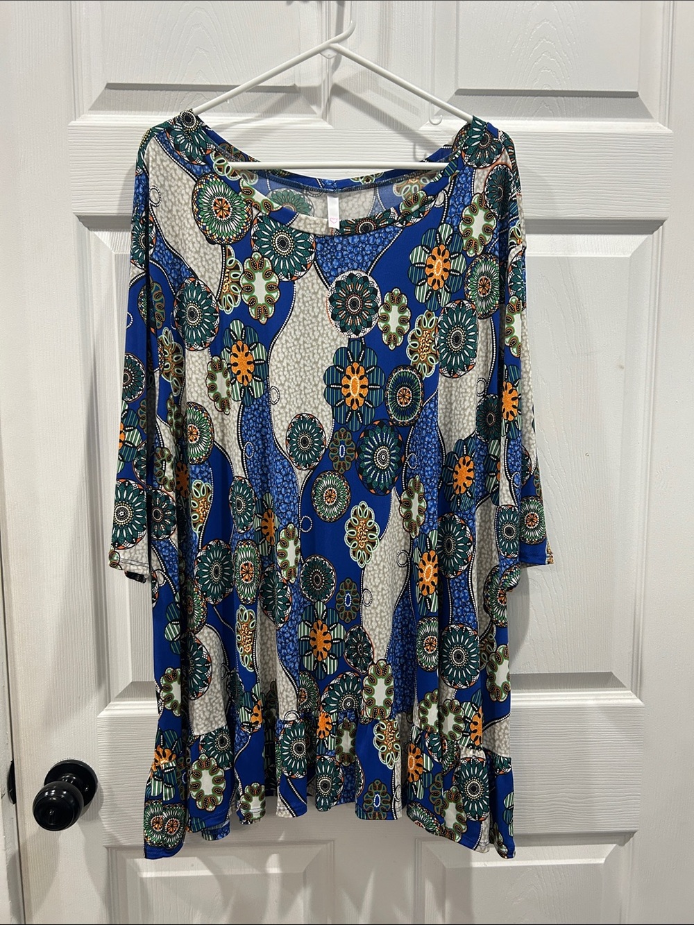 NWOT curvy lovey tunic top with floral details